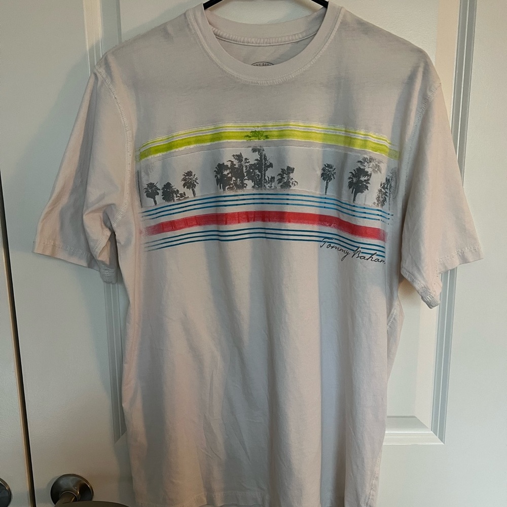 Mens Medium Tommy Bahama t-shirt